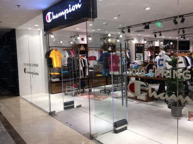 AM9800 устройство против кражба на дрехи, инсталирано в Champion Clothing Store